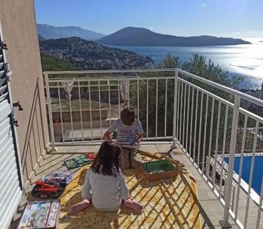 Igalo House | Bay View Escape