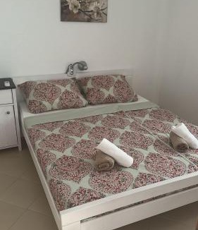 Igalo House | Bay View Escape