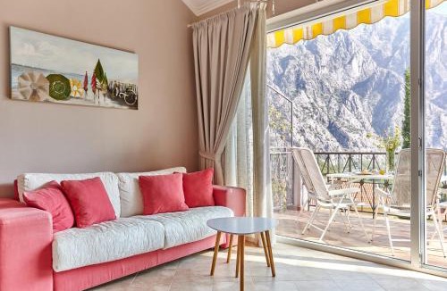 Orahovac Apartment | Bayview Bliss Apartments