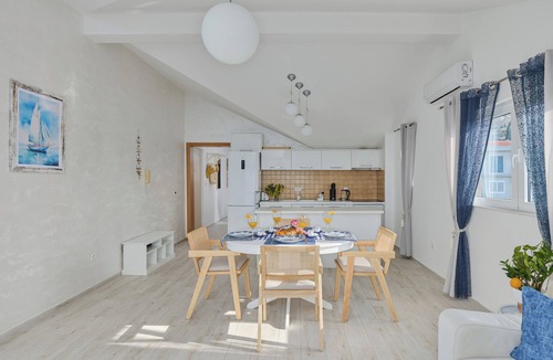 Tomicici Apartment | ❤️Bayview Tivat 2-bedroom Apartment| Seaview| Parking| Fast WIFI| 72m² Equipped