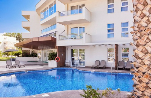 Ulcinj Hotel | Beach Break! FOUR Relaxing 2BR Suites, Outdoor Swimming Pools, Kid's Playground!
