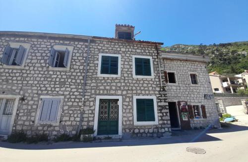 Kotor House | Beach edge 4-Bed House in Muo Kotor