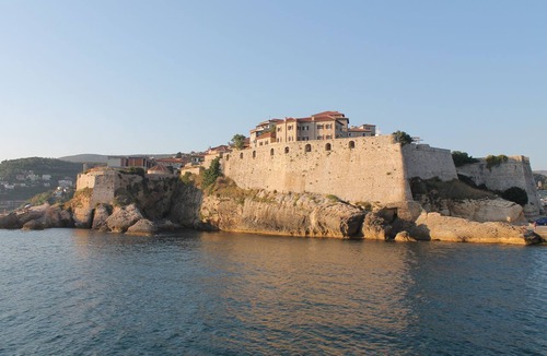 Ulcinj Hotel | Beach Getaway! 2BR Suite w/Terrace! FREE Parking, Onsite Pools & Tennis Courts