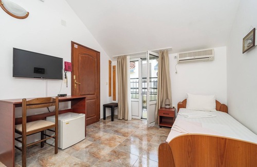 Bijela House | Beach Hotel Max Room 12, Herceg Novi, Montenegro
