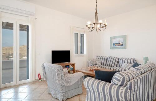 Exomvourgo House | Beach house in Tinos island