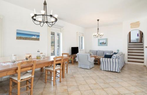 Exomvourgo House | Beach house in Tinos island
