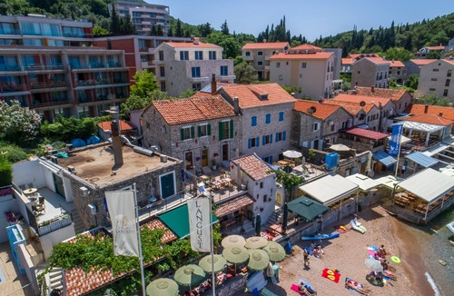 Przno Apartment | Beachfront 2BR Apartment with Terrace & Sea View