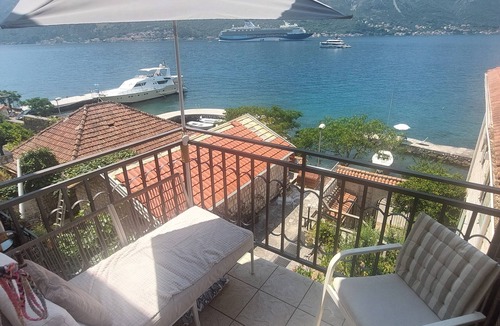 Dobrota Apartment | Beachfront cozy 1-bedroom apartment in Kotor area