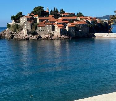 Sveti Stefan Apartment | Beachfront Four Bedroom Apartment