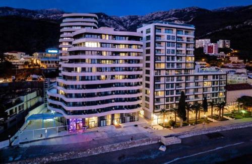 Becici Apartment | Beachfront luxury apartment