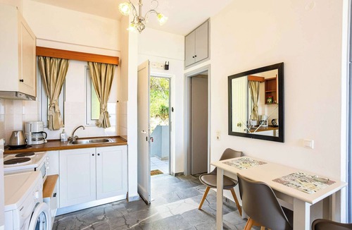 Pylos-Nestoras Apartment | Beachfront Nest Memi, Koroni-Seaheaven House A4