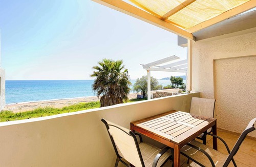 Pylos-Nestoras Apartment | Beachfront Nest Memi, Koroni-Seaheaven House A4