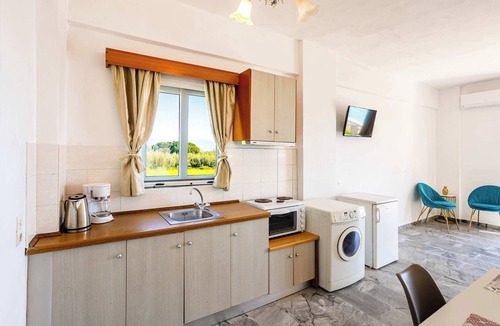 Pylos-Nestoras Apartment | Beachfront Nest Memi, Koroni-Seaheaven House B4