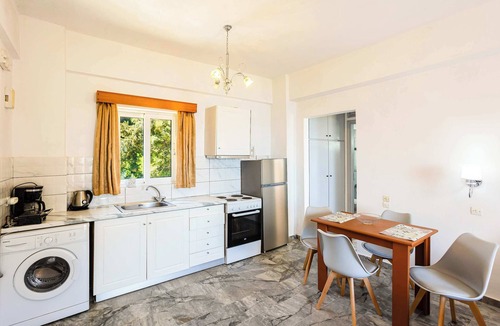 Pylos-Nestoras Apartment | Beachfront Nest Memi, Koroni-Seaheaven House B2