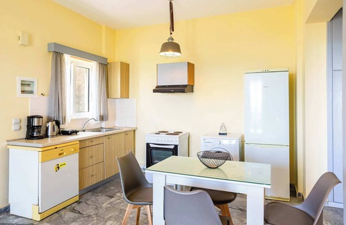 Pylos-Nestoras Apartment | Beachfront Nest Memi, Koroni-Seaheaven House A1
