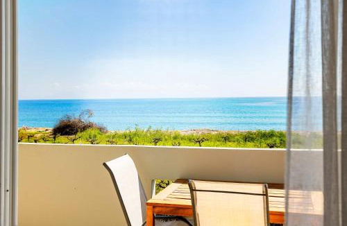 Pylos-Nestoras Apartment | Beachfront Nest Memi Koroni-Seaheaven House A1