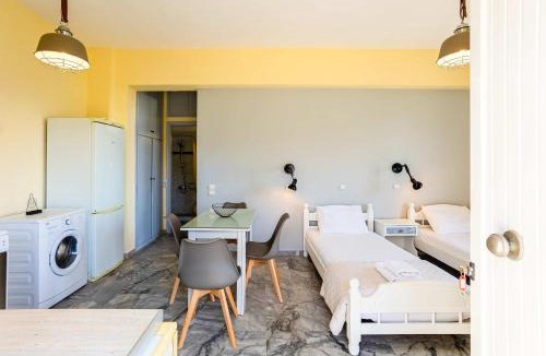 Pylos-Nestoras Apartment | Beachfront Nest Memi Koroni-Seaheaven House A1