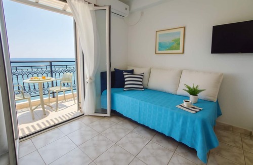 Agia Pelagia Apartment | Beachfront Panorama Aprtmnt - Kythira Seafront Gem
