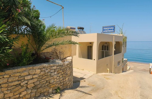 Agia Pelagia Apartment | Beachfront Panorama Aprtmnts - Kythira Seaside Gem