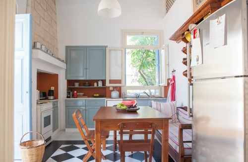Ixia Villa | Beachfront, Pool, Chic- Live in Style: Pyrgo Villa