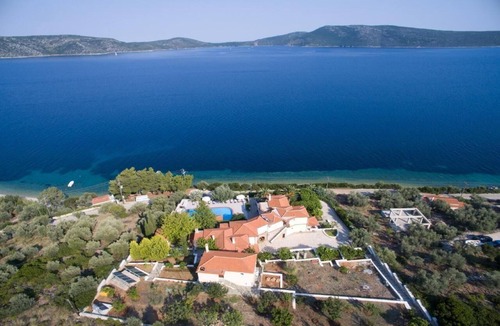 Nimfea House | Beachfront villa, 1min away on foot from the sea
