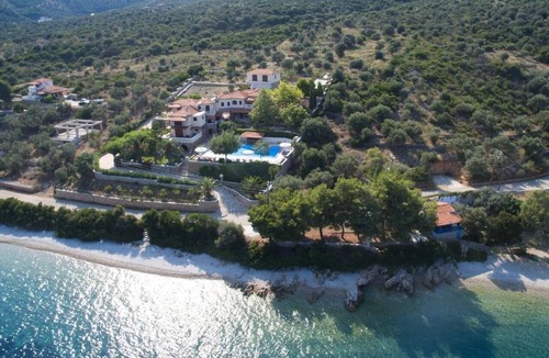Nimfea House | Beachfront villa, 1min away on foot from the sea