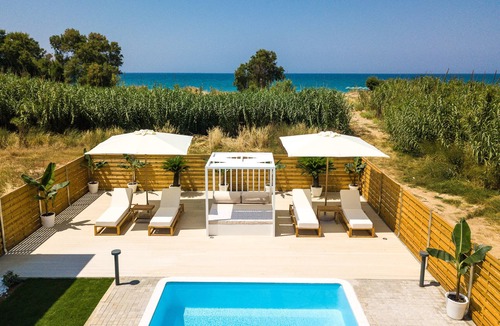 Platanes Villa | Beachfront Villa in Prime Location - Short Walking Distance to Everything!