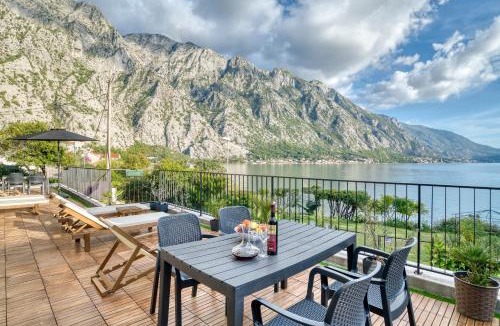 Orahovac House | Beachfront Villa Nautica