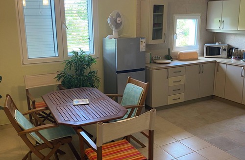 Ljesevici Apartment | Beautiful 2-3 bed Apt, 360 sea/mountain views in spacious gardens. Pet friendly