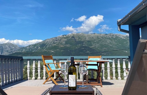 Ljesevici Apartment | Beautiful 2-3 bed Apt, 360 sea/mountain views in spacious gardens. Pet friendly
