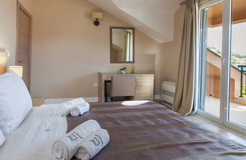Igalo Apartment | Beautiful 2 bedroom Apartment with Balcony & Sea View