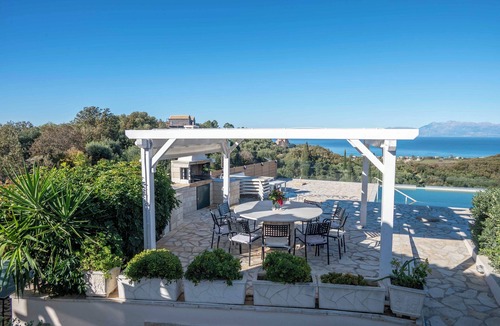 Acharavi Villa | Beautiful 4-bedroom villa with AC Panoramic View