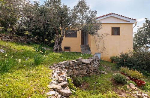 Samos Town House | Beautiful Cottage over-viewing Samos bay.