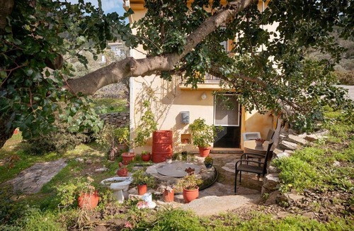 Samos Town House | Beautiful Cottage over-viewing Samos bay.