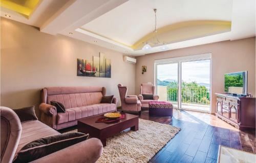 Mojdez House | Beautiful Home In Igalo
