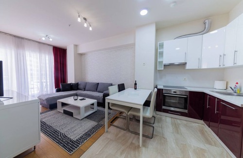 Centar Apartment | Beautiful Sea View 1BR in Tre Canne - Sleeps 4