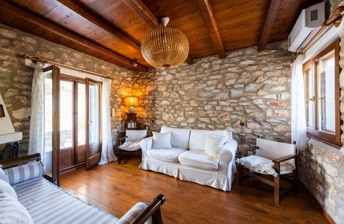Krotiri House | Beautiful stone maisonette near the beach, ideal for families and groups