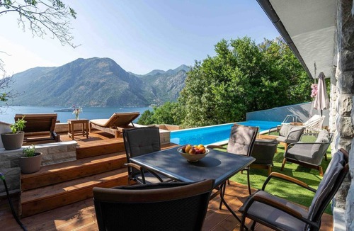 Ljuta Villa | Beautiful villa on the bay with mountain views