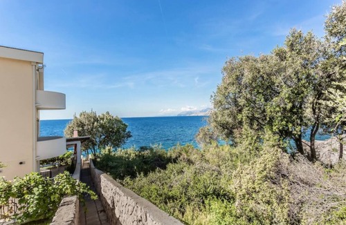 Utjeha Villa | Beautiful villa with private beach!