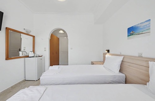 Kavos Bed & Breakfast | Bed and Breakfast 'The Kavos Sandy Inn-Double Room' with Shared Pool, Wi-Fi and Air Conditioning