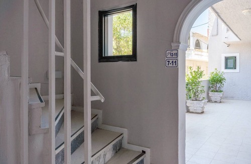 Kavos Bed & Breakfast | Bed and Breakfast The Kavos Sandy Inn – Quadruple Room with Shared Pool, Wi-Fi, and Air Conditioning