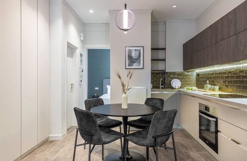 Kypseli Apartment | Beehive Ground in Athens