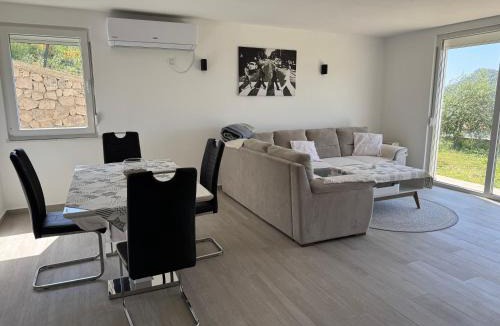Dobra Voda House | Bela Bar