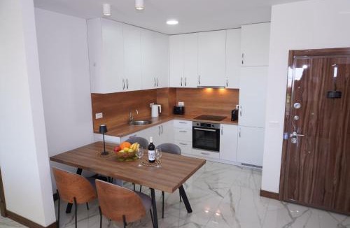 Burtaisi Apartment | Belvedere at Emerald Residence Bar