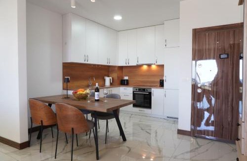 Burtaisi Apartment | Belvedere at Emerald Residence Bar