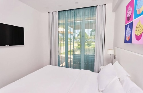Ulcinj Hotel | Best Place to Stay in Ulcinj! FREE Parking, Terrace. Outdoor Swimming Pools!
