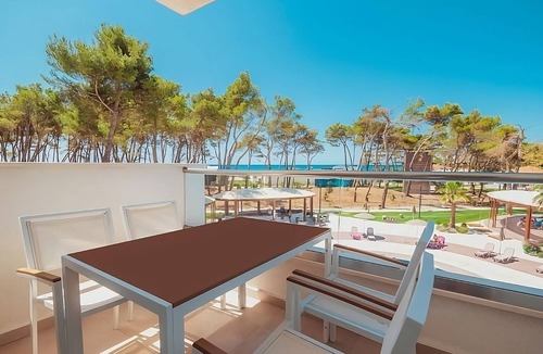 Ulcinj Hotel | Best Value, Quality Stay! Relaxing Unit w/Seaview, Outdoor Pools, FREE Parking!