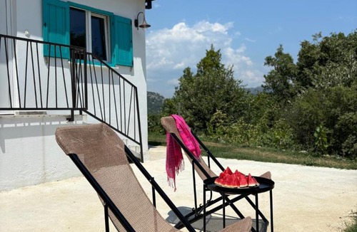 Karuc Apartment | Between Lake & Sea Apartment