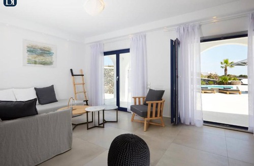 Exo Gialos Villa | BH322 - C - Villa Santorini