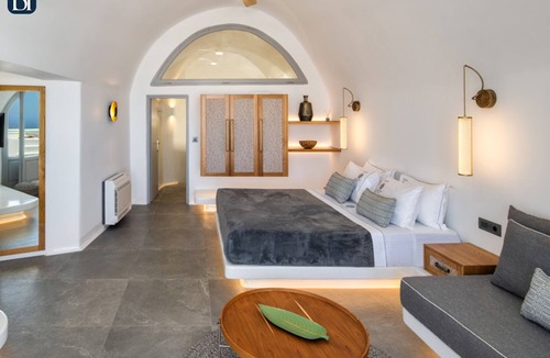 Imerovigli Villa | BH381 - R - Suite Santorini